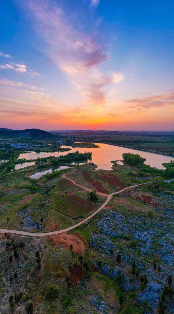 圣人窝万人来朝只为那一点嫣红