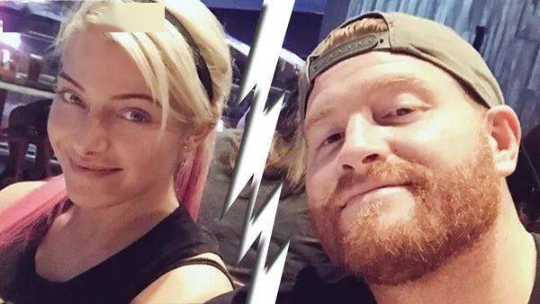 小魔女刚刚大婚!墨菲就曝光新女友,竟是wwe的她!