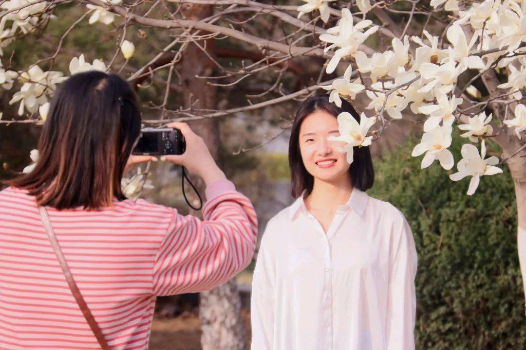 立夏之時,她將悄悄溜走_燕園春_百花_鄭澤宇