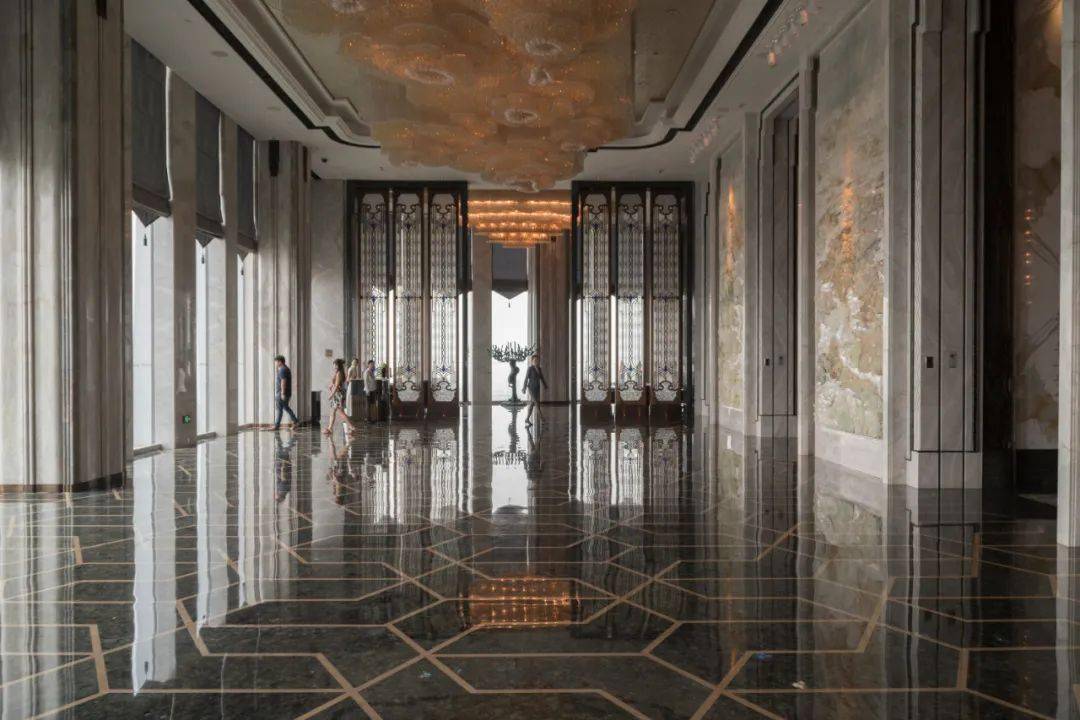 五星级酒店里的大理石装饰长啥样?让你大开眼界!_大堂_地面_白玉