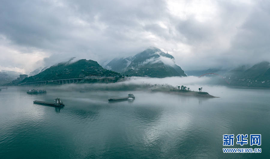 当大自然在长江三峡泼一泼墨……这画面绝美！