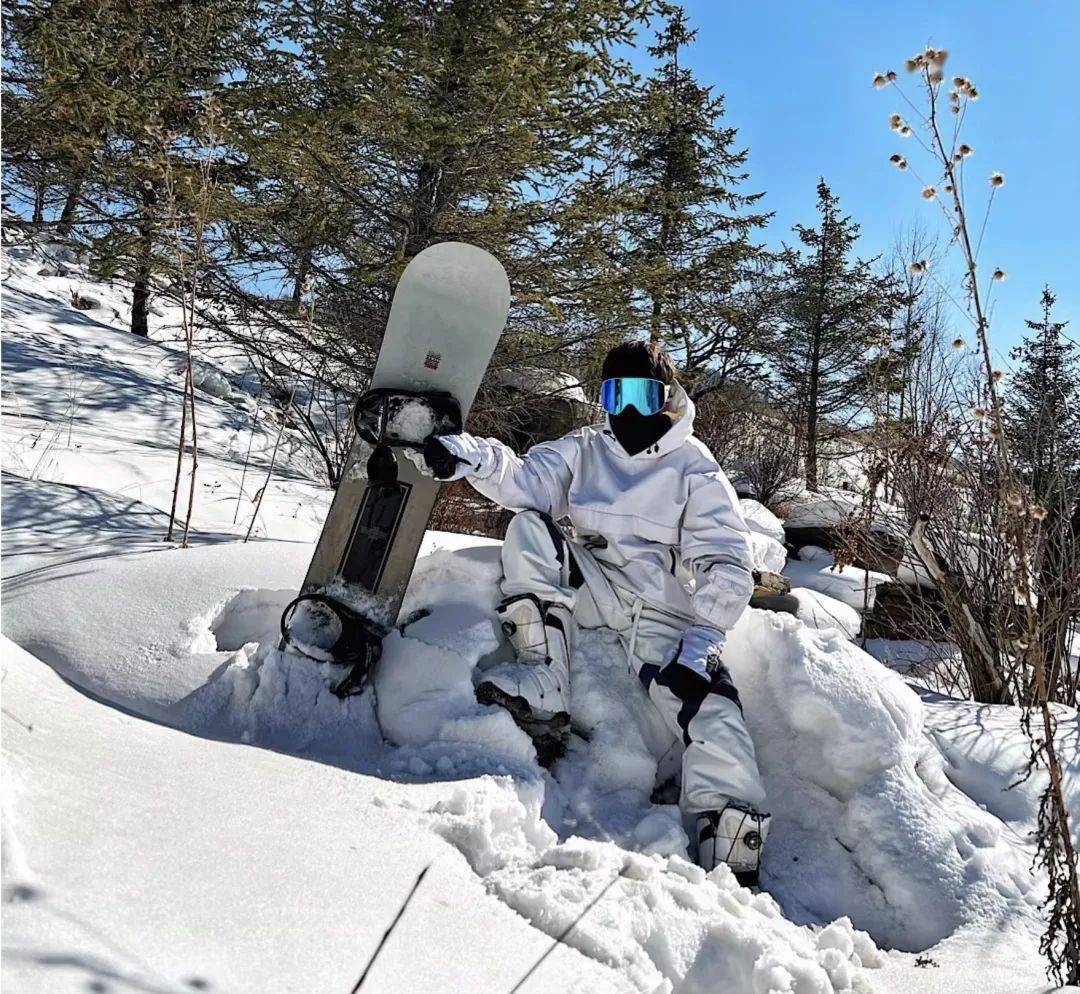 潜伏在伪装富少组织里发现他们花13块骗女孩千里送炮