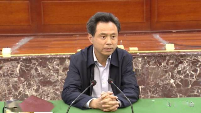 罗山新闻周哲主持召开全县经济运行分析会20220507期