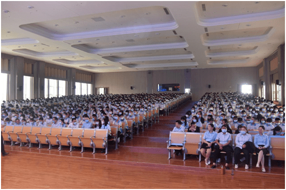 莘县翰林学校举行初三年级学情分析会