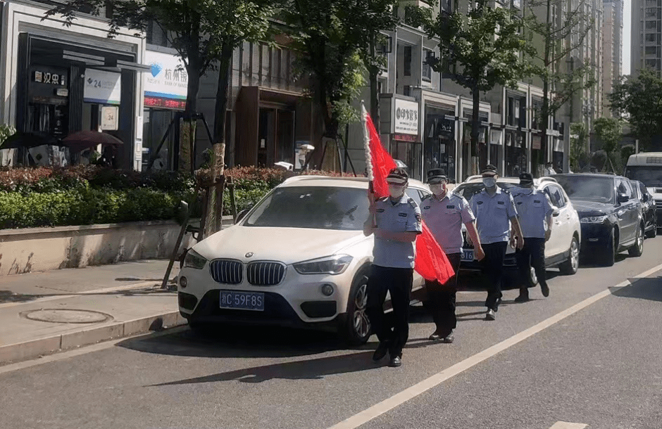"红色巡查队"上岗 走街串巷"挑刺找茬"_瓯海区_南白象街道_文明