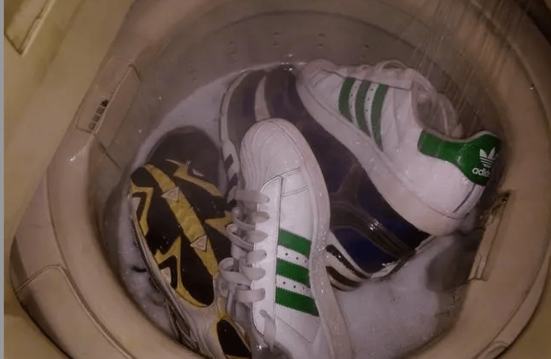 鞋脏尴尬洗鞋头大日本品牌懒人刷鞋神器自带刷头60秒高效即干干净又省