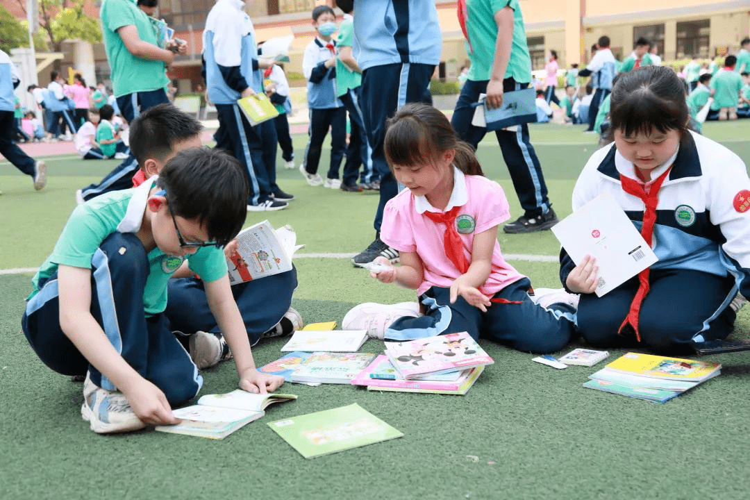 香飘飘书韵浸润—经开一校"名校"教育共同体小学部红领巾乐淘淘