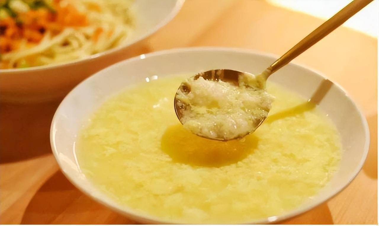 开水冲鸡蛋滴香油坚持喝身体会咋样消化科主任说出答案