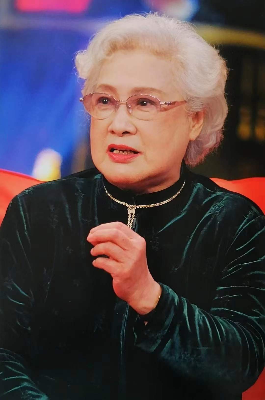 《流金岁月》谈《女篮5号》最后的秦怡 爱漂亮住院也烫头"纪录片拍得