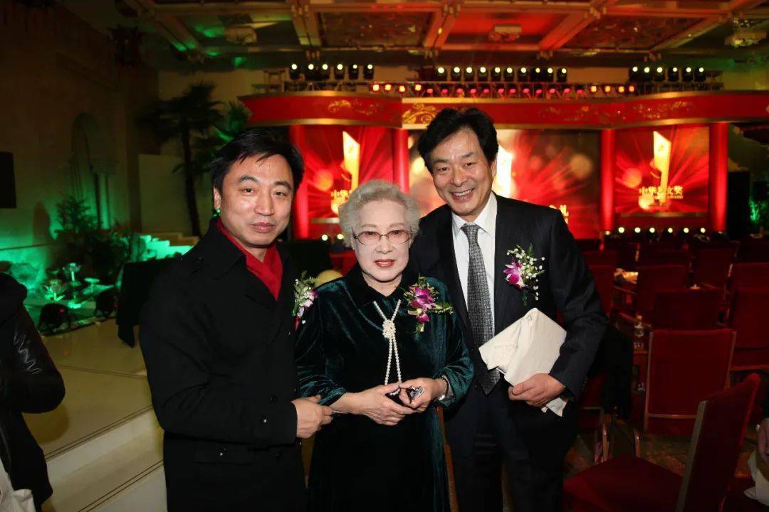 自1939年参演个人首部电影《好丈夫》,秦怡与电影相伴超过八十载,先后