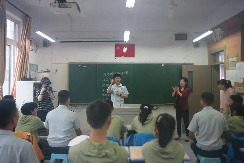 5月9日,渝中区消防救援支队结合今年主题内容,走进重庆市聋哑学校开展