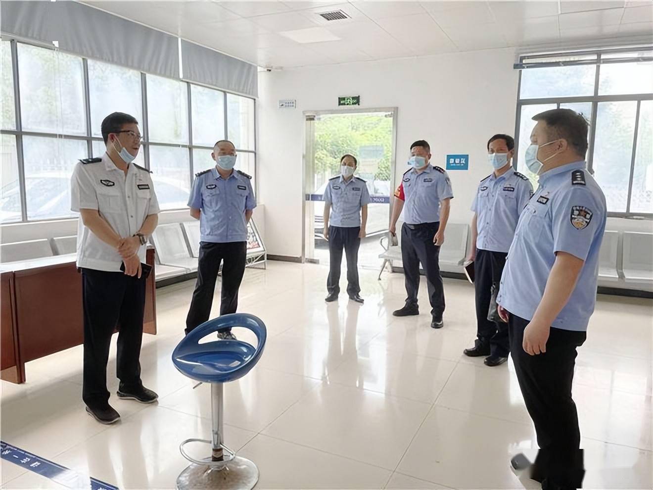 柳叶湖公安分局党组书记局长王继宗一行到各派出所调研指导工作