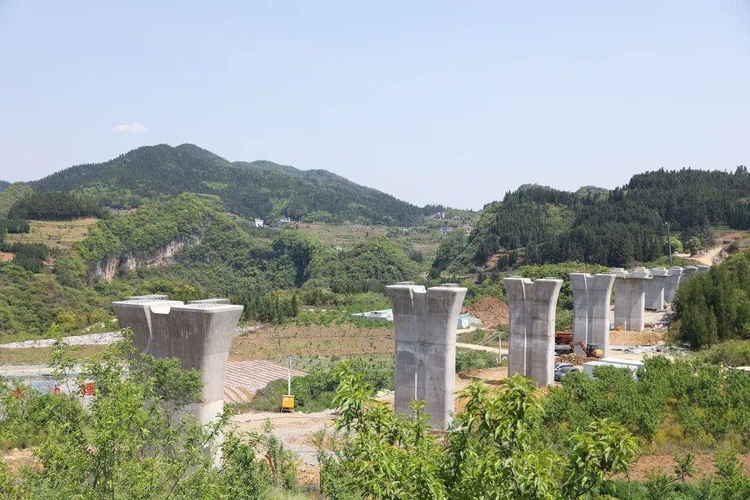 盘州发布配合拆迁盘兴高铁建设顺利进行