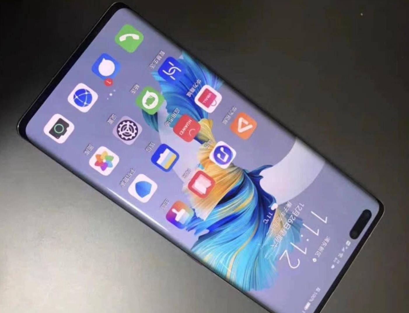 苹果手机ios系统很好,做得非常流畅;三星手机屏幕做得很好,显示效果