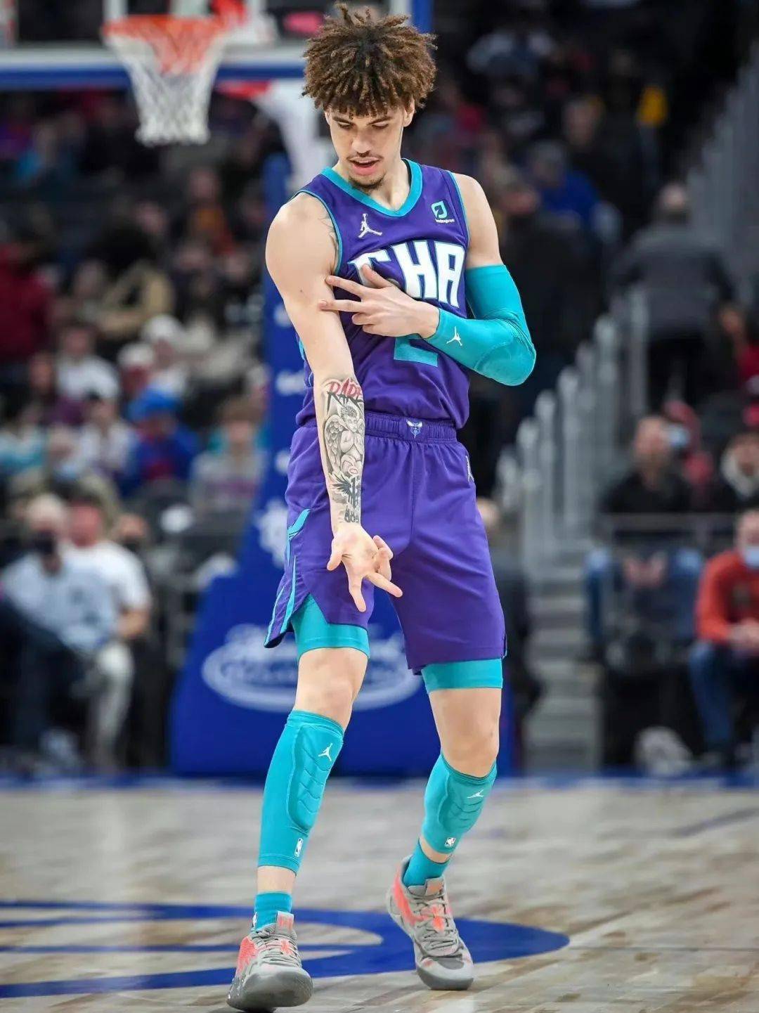 有着越来越丰富的篮球鞋产品矩阵,不仅仅是拉梅洛·鲍尔的签名鞋mb