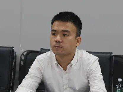 工信厅二级巡视员孙于萍,海口市科工信局局长王小宝,陵水县副县长郑莉