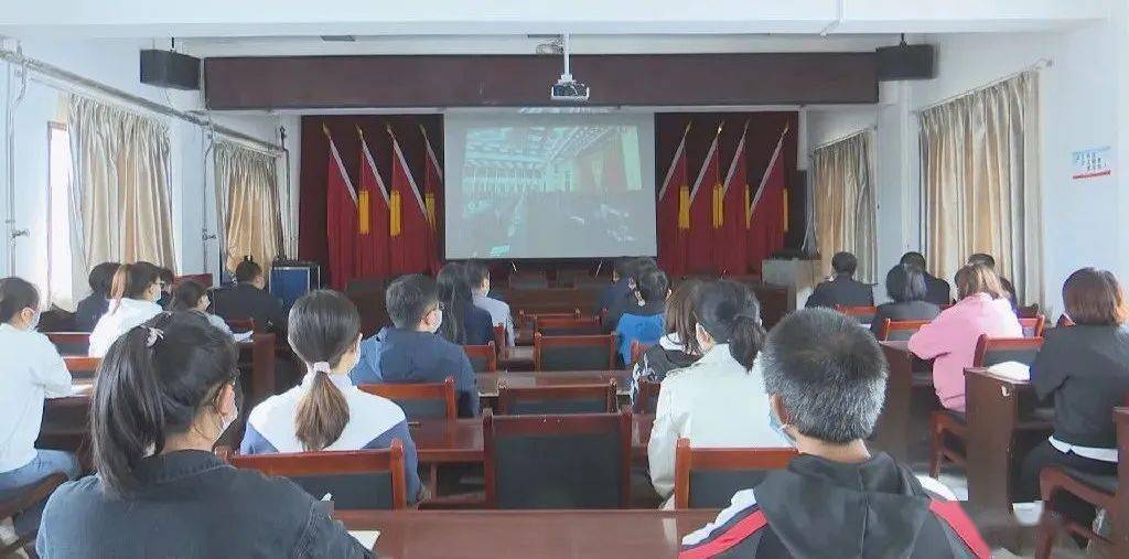 策底镇收听收看庆祝中国共产主义青年团成立100周年大会