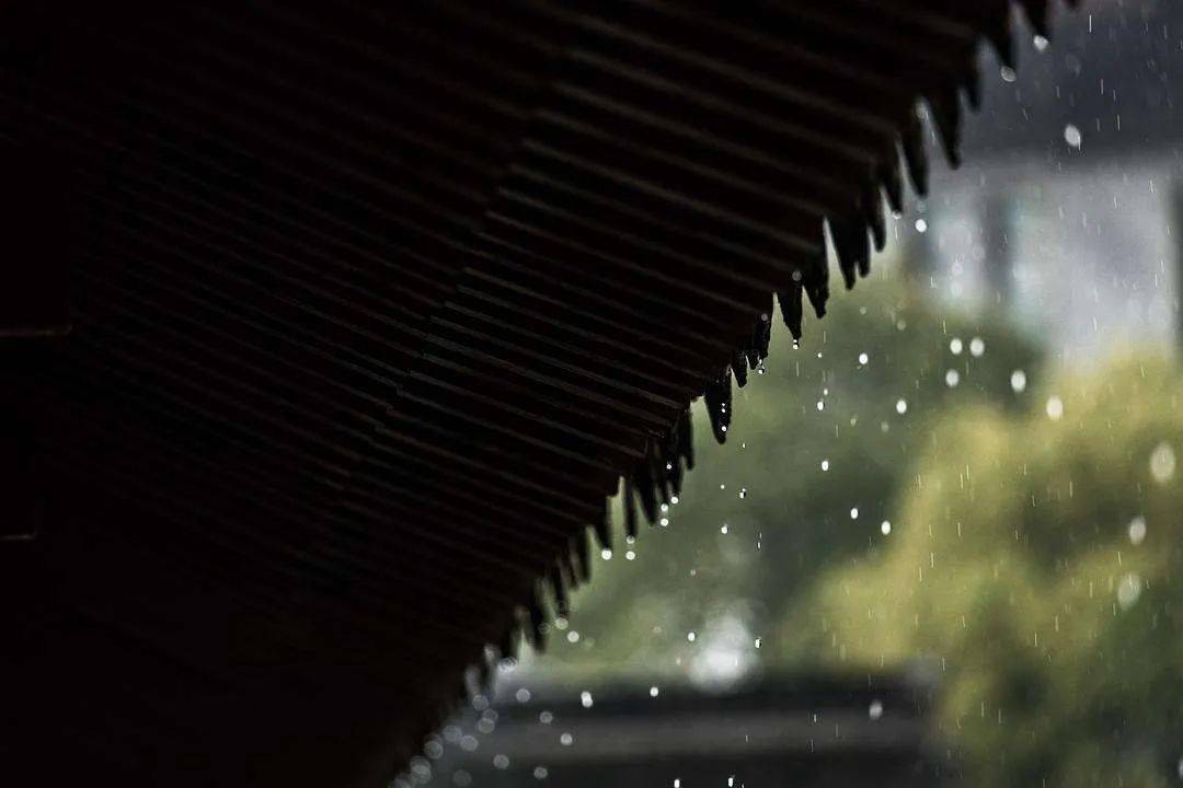 描写雨天美景的诗词