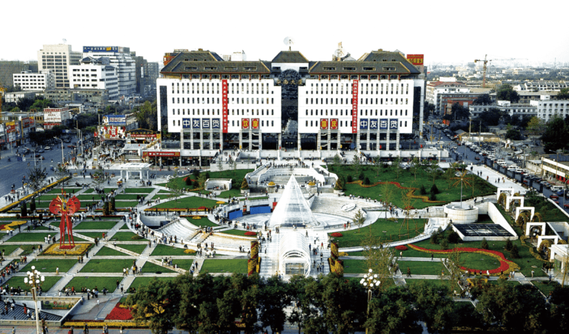 (改造前的西单文化广场,企业提供,央广网发)(改造后的西单更新场,企业