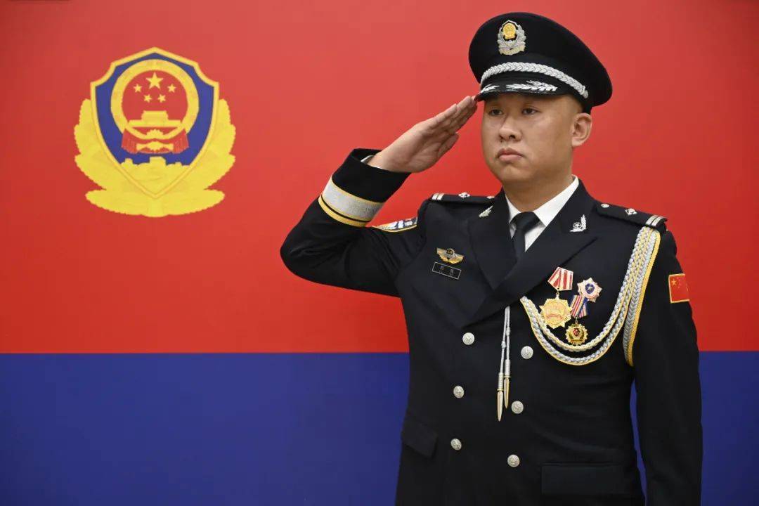 十几天辗转5个地市,他终于出现在毒贩的交易现场……_刘尧_毒品_进行