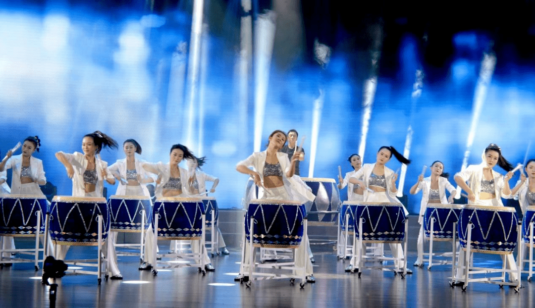 艺同前行女子鼓乐团帅气登场