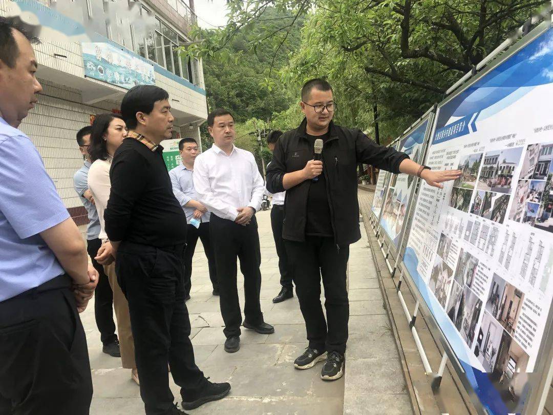 刘迎军一行在县委书记史邦俭,县长魏巍等领导的陪同下,先后来到江口