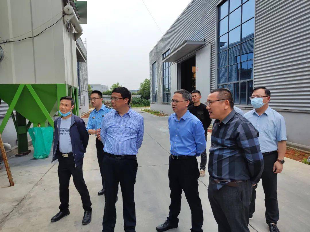 贺利华走访挂点重点建设项目