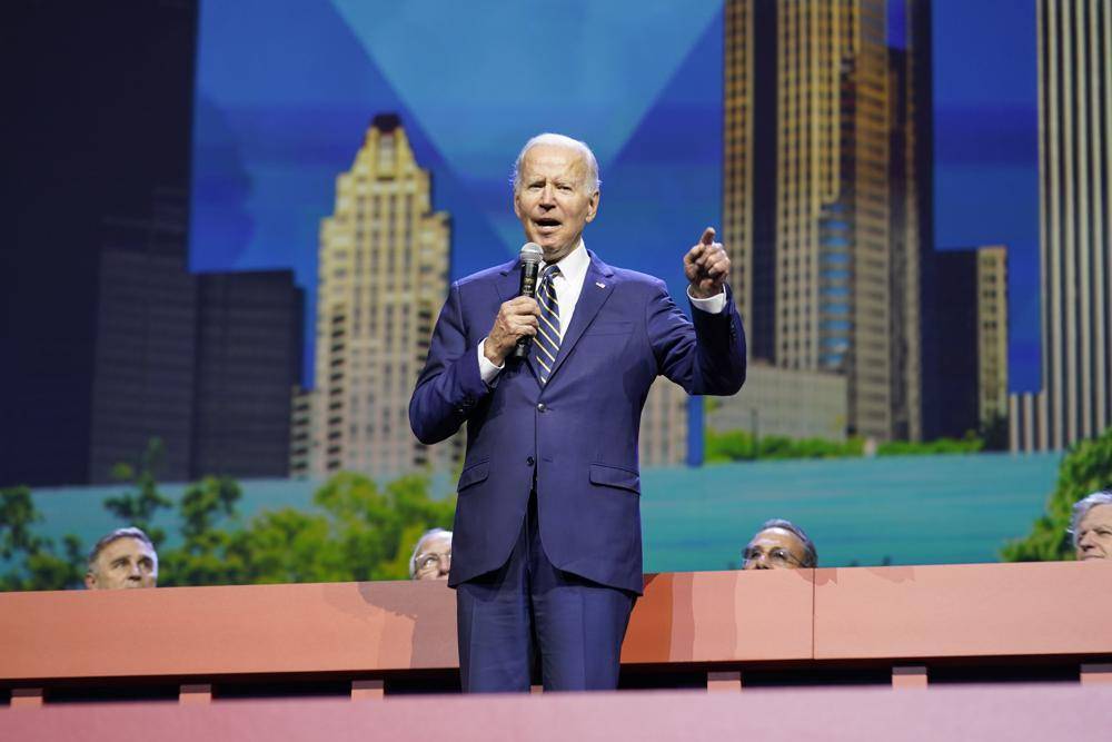 拜登嘲讽特朗普是maga国王特朗普p图回应