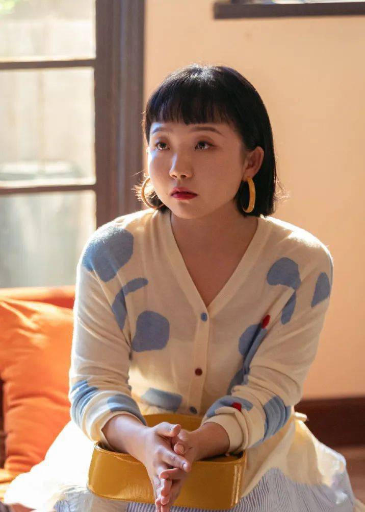 辣目洋子好自信新剧真是微胖穿搭的神