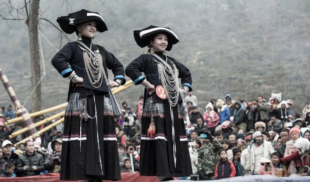 珍贵老照片1983年广西隆林苗族跳坡节每一张都是经典瞬间