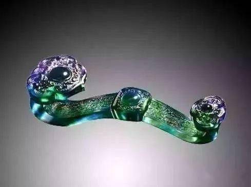 在文玩界琉璃就是玻璃在古代它却是五大名器之首