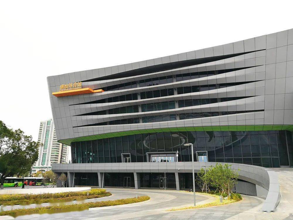 汕头潮汕体育馆今日起试营业足球场篮球馆田径场等开放时间和收费标准