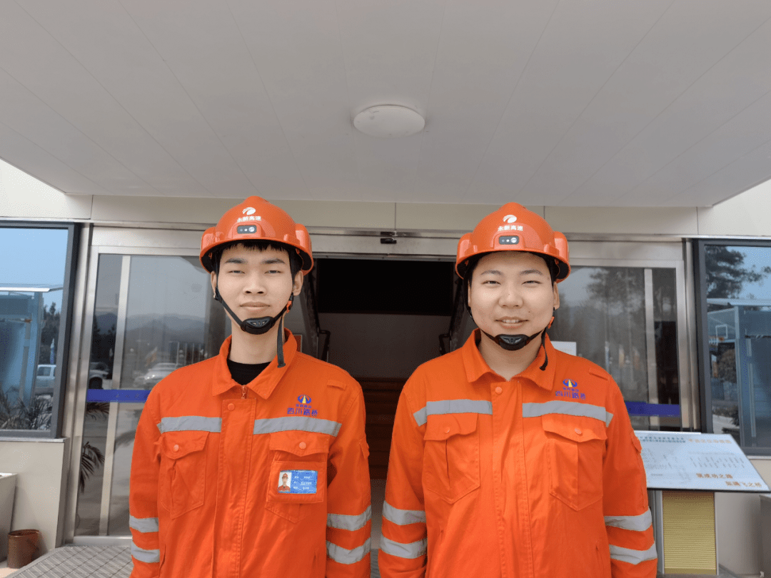 此款智能安全帽重量小于600g,具有人员定位(gps 北斗),视频监控,高清