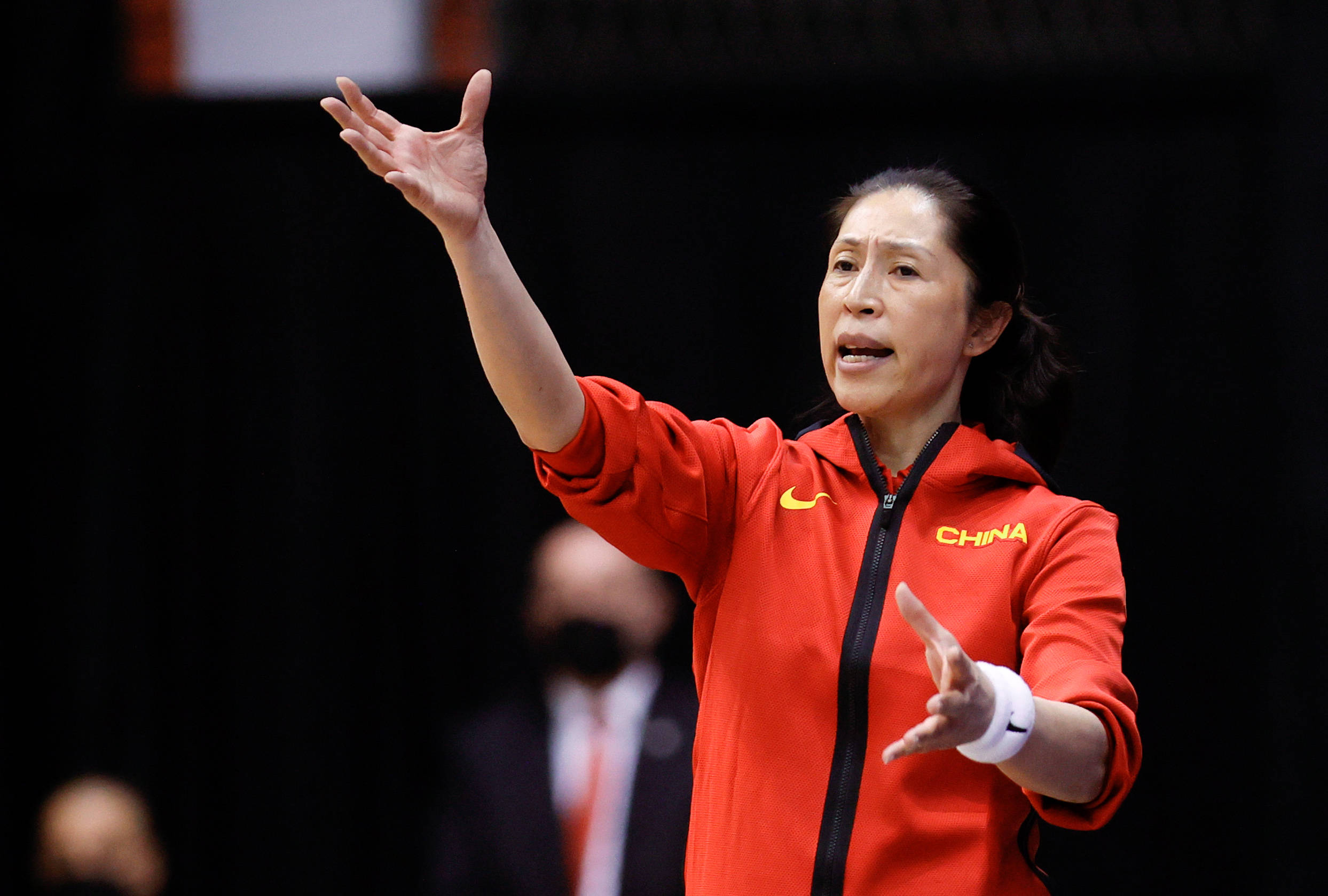 郑薇正式出任中国女篮主帅广东集训将狂练锋线和后卫线
