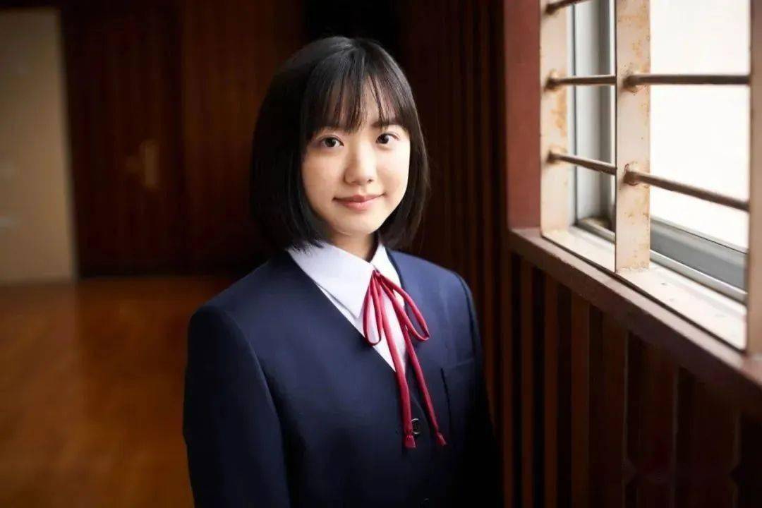 17岁的芦田爱菜考入庆应大学医学部网友有颜也有才