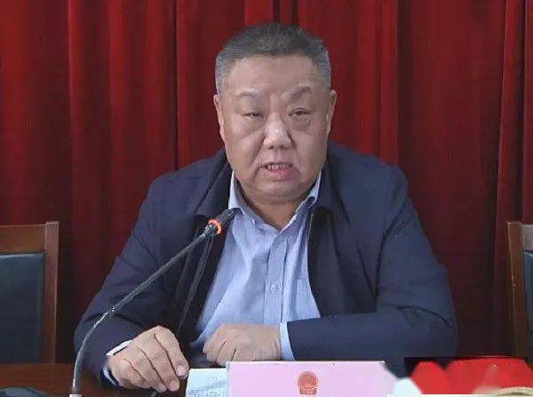 会上,县人大常委会副主任侯建忠宣读了《和顺县人大常委会关于对县