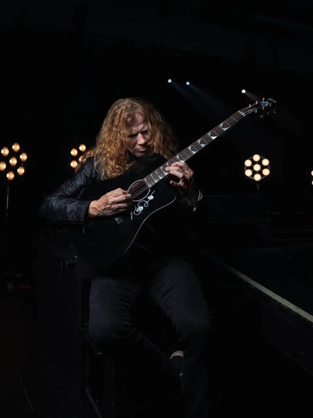 再度合作gibson推出davemustaine签名款原声吉他