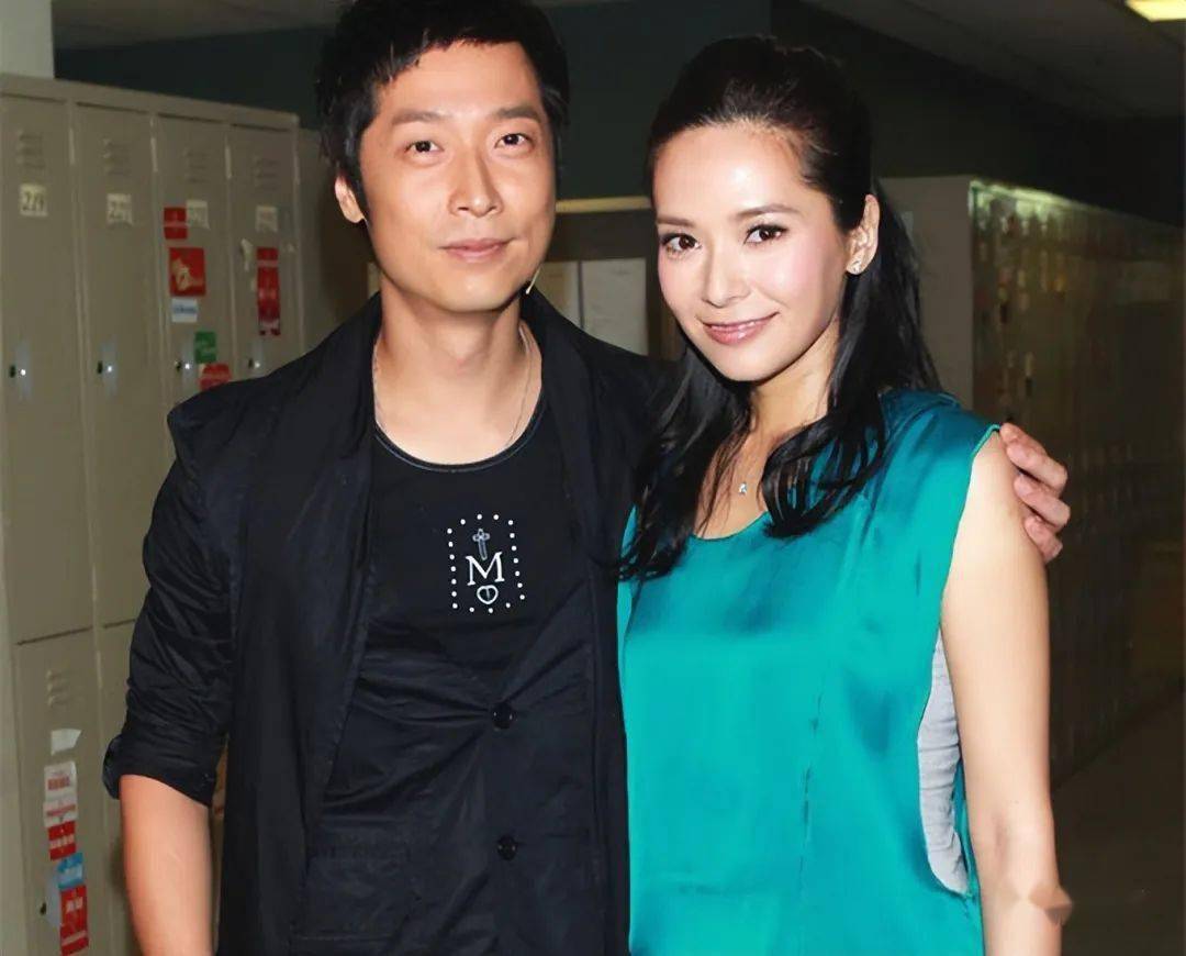 马浚伟郭羡妮时隔11年罕同框搂肩合影显亲密曾因误会一度不和