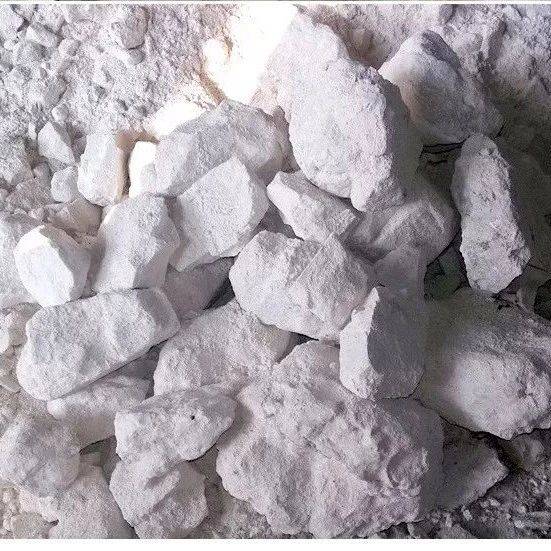 生石灰调理土壤方法!_用量_处理_化学肥料