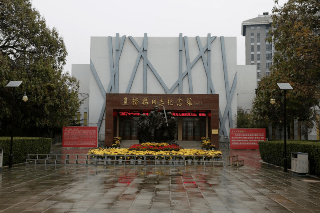 焦裕禄烈士墓,焦裕禄同志纪念馆等,是中轴对称纪念性园林