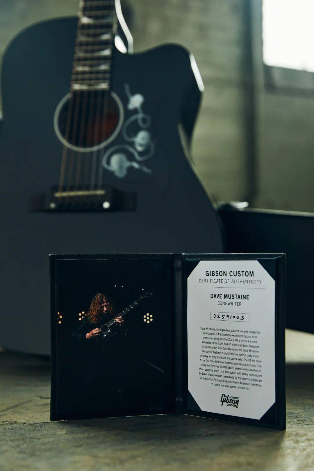 再度合作gibson推出davemustaine签名款原声吉他