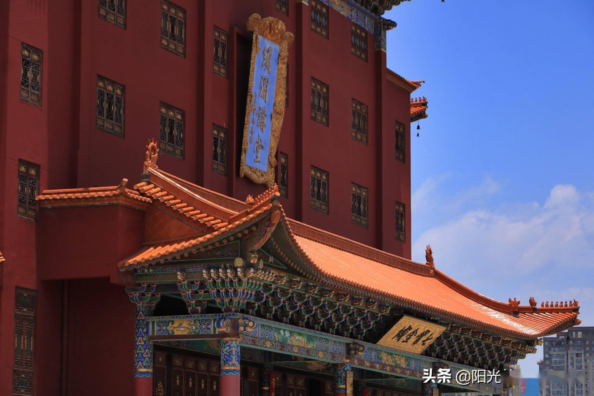 走进昆明宝华寺,红墙黄瓦的建筑雄伟壮丽,蔚为壮观_六甲_街道办事处