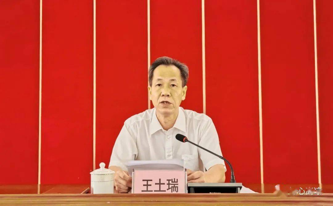 王土瑞卢巧智到广东高州中学检查高考备考和疫情防控工作