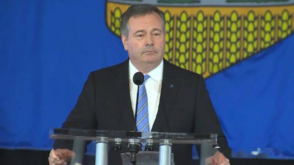 省长杰森肯尼宣布辞职