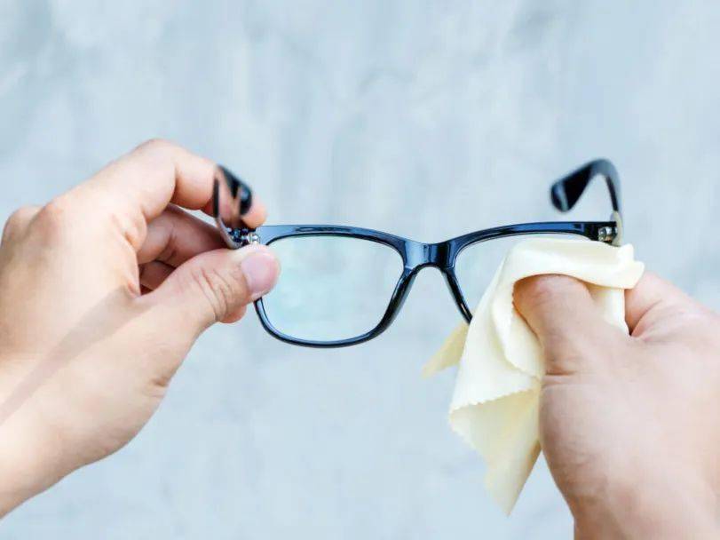 眼镜也有“保质期”，你的眼镜超期了吗？
                
                 