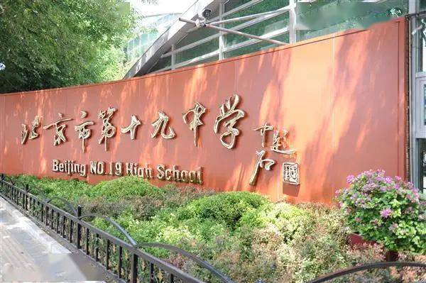 "强基计划"时代的来临,对于中学来说,意味着向清北名校发起冲击的全新