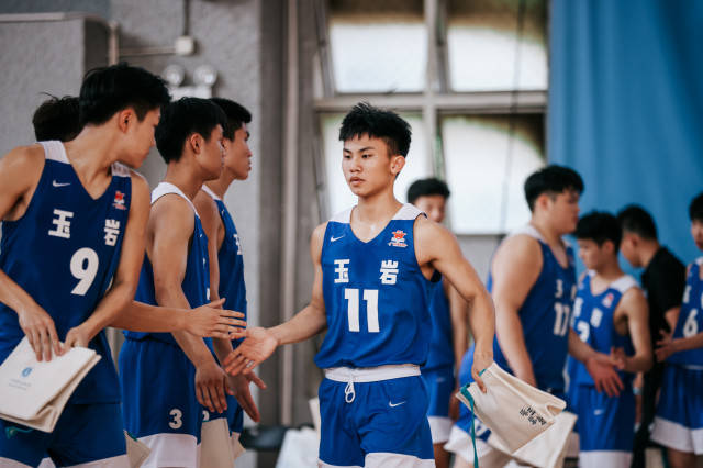 广东番禺中学篮球队图片