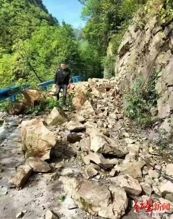 雅安发生4.8级地震：通往牛背山景区道路垮塌严重，实施交通管制