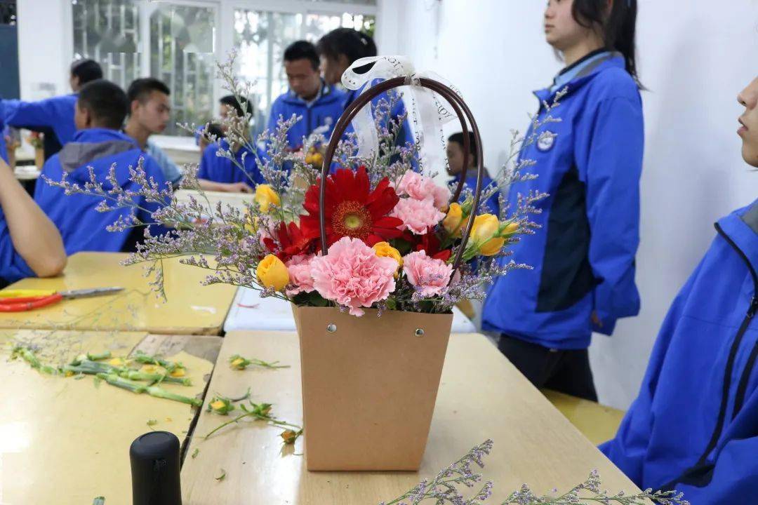 缤纷花艺,魅力课程——让高雅走进校园