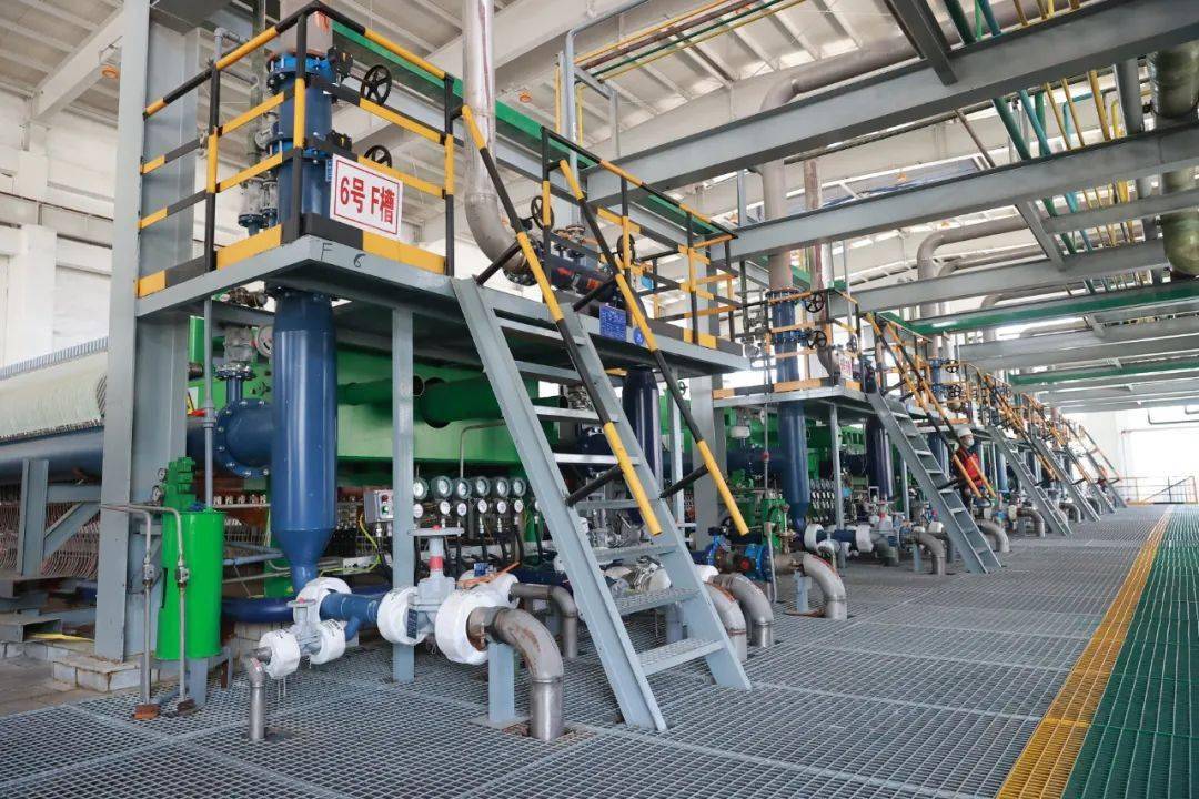 高建军坚决守牢安全生产和疫情防控底线强力做大做优做强精细化工产业